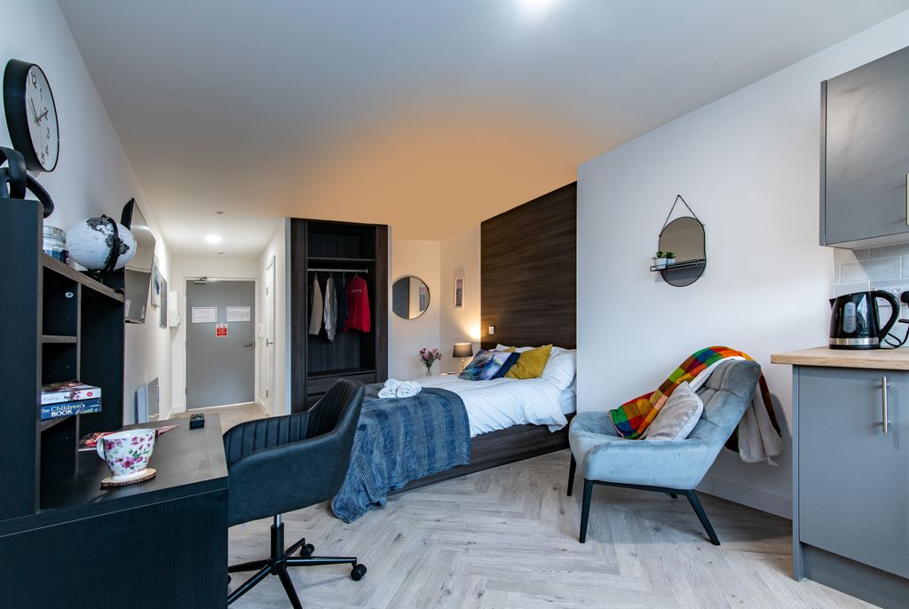 Property photo 2 of 19 Big Room