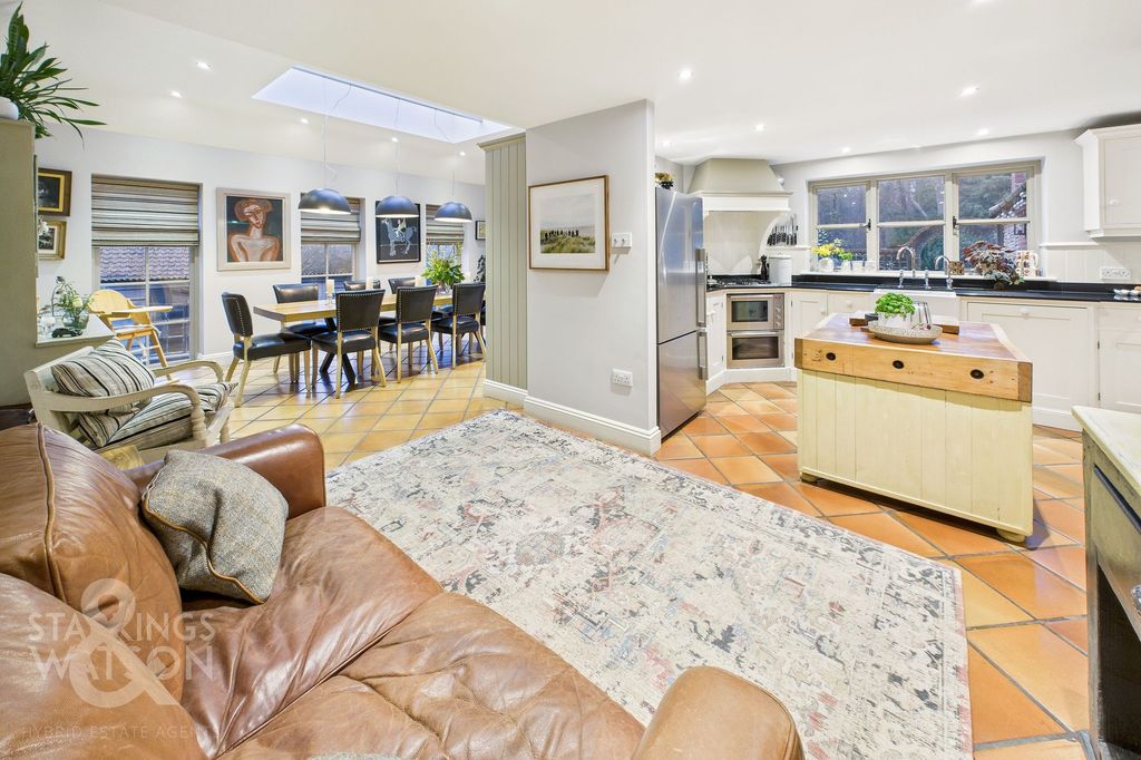 Property photo 3 of 36