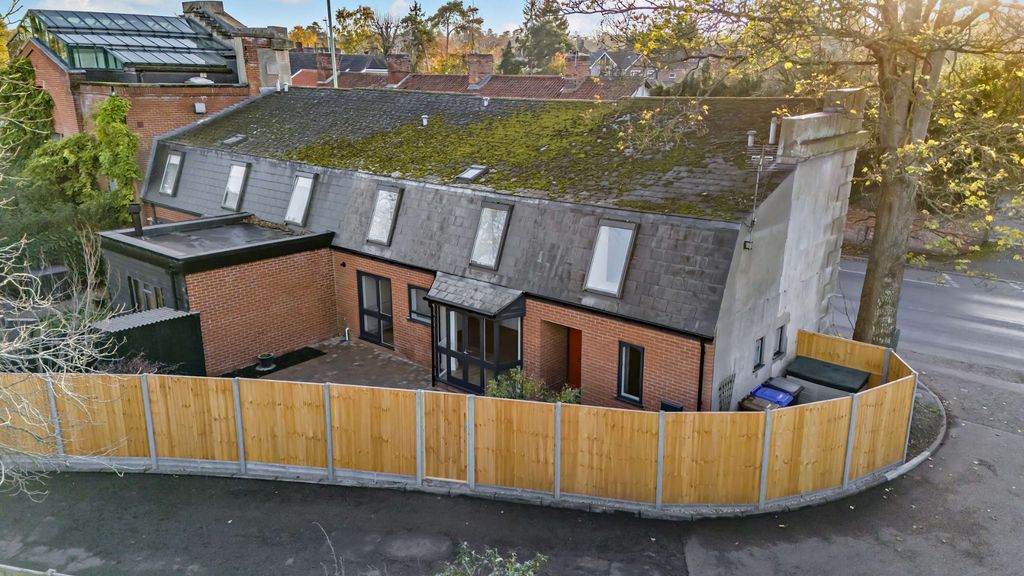 Property photo 2 of 29 4676906