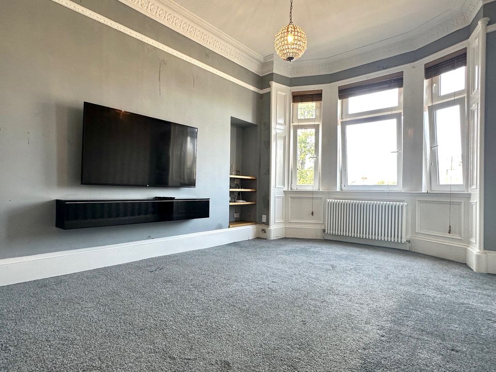 Property photo 3 of 11 Lounge