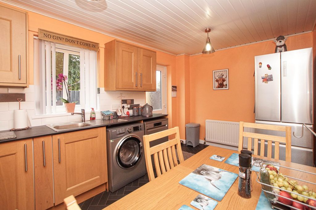 Property photo 2 of 17 Dining Kitchen