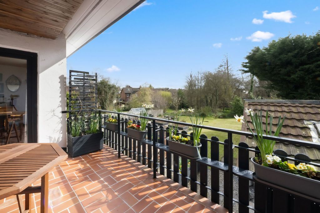 Property photo 3 of 47