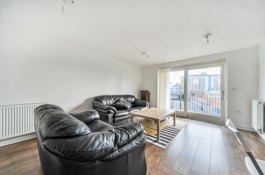 Property photo 2 of 10 1446826-13-69E904...