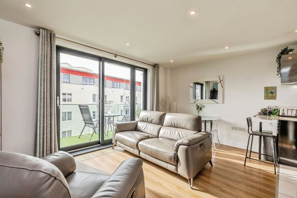 Property photo 2 of 16 Photo