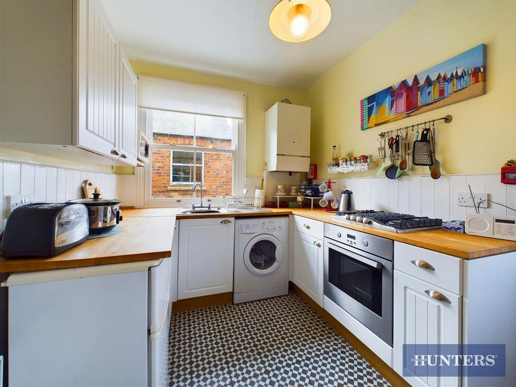 Property photo 3 of 11 Kitchen