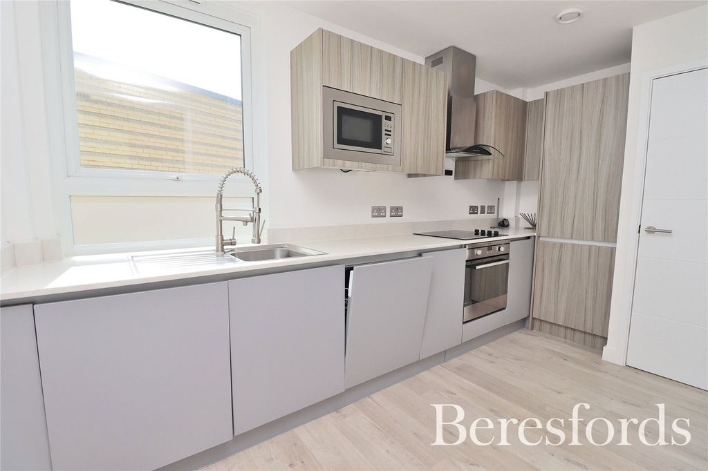 Property photo 2 of 7 Kitchen