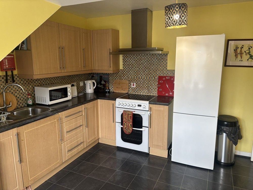 Property photo 3 of 8 Flat 7, Tg 3