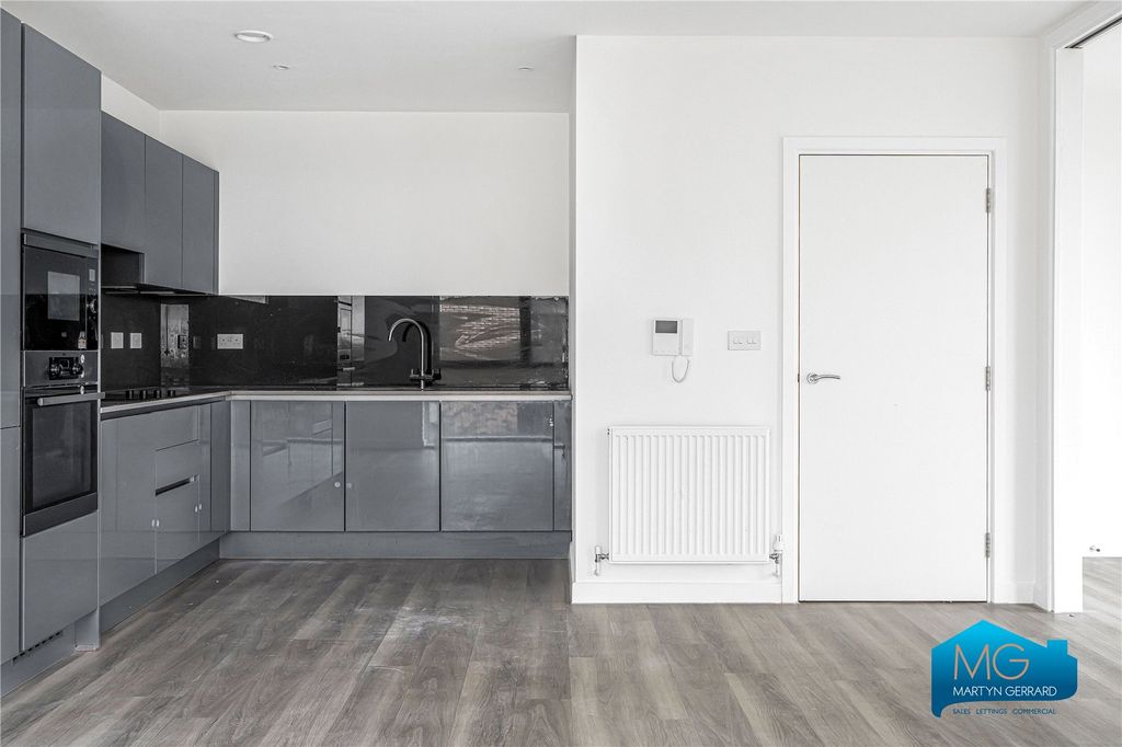 Additional image 10 of 3 bed flat to rentMedawar Drive, London NW7