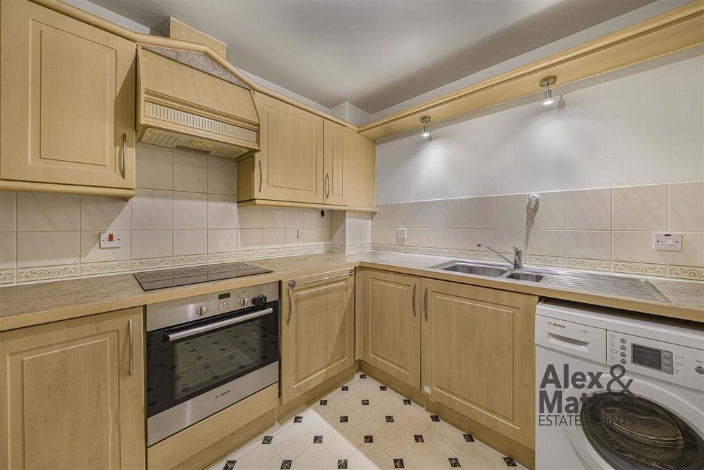 Property photo 3 of 22 Rainbow Quay