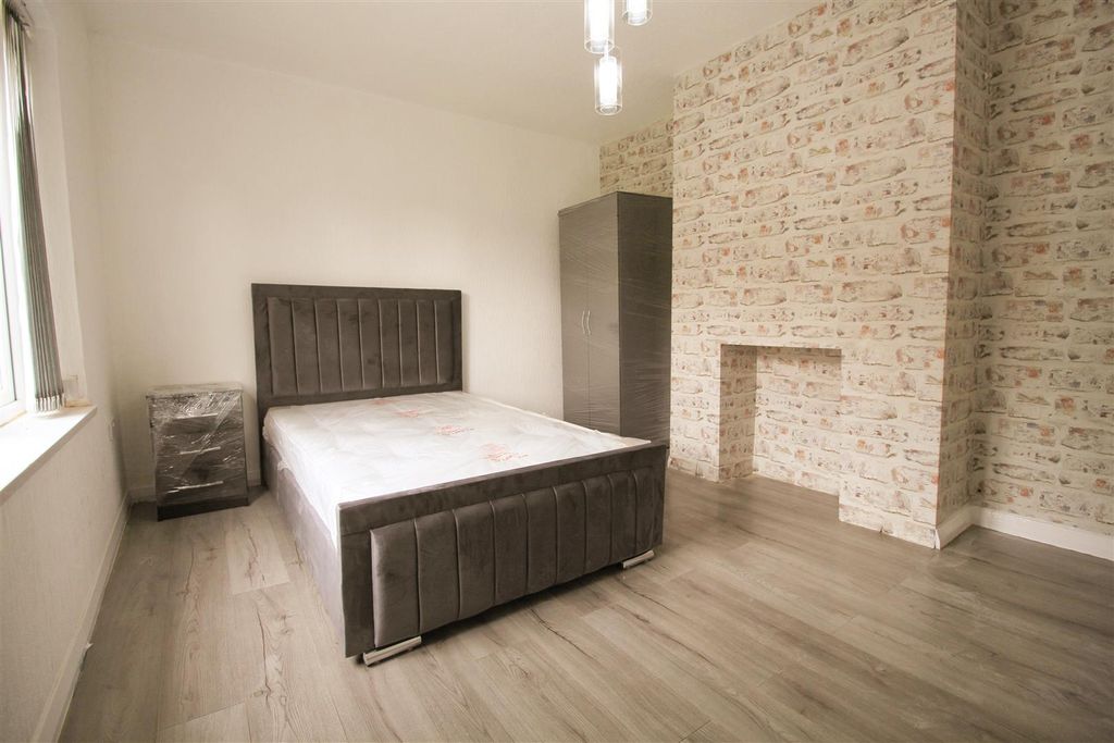 Property photo 2 of 7 Room 1.Jpg