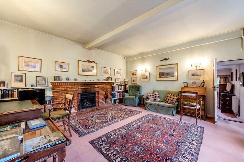 Property photo 2 of 19 Sitting Room