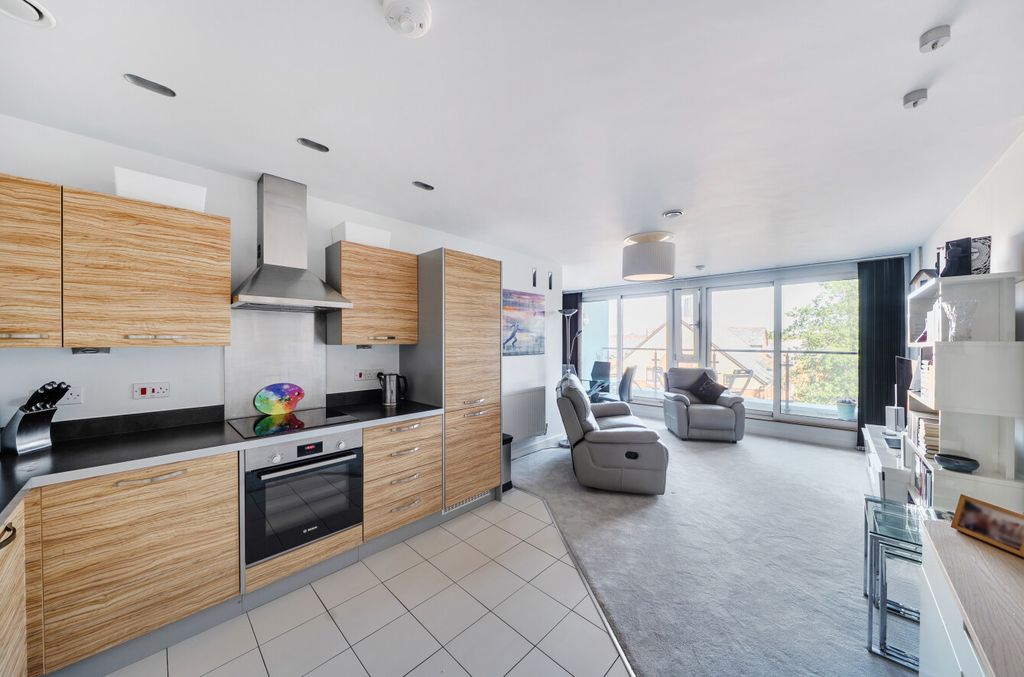 Property photo 2 of 13 1488522-16-6A5516...