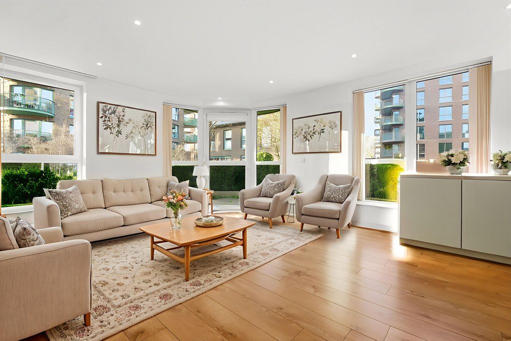 Property photo 3 of 11