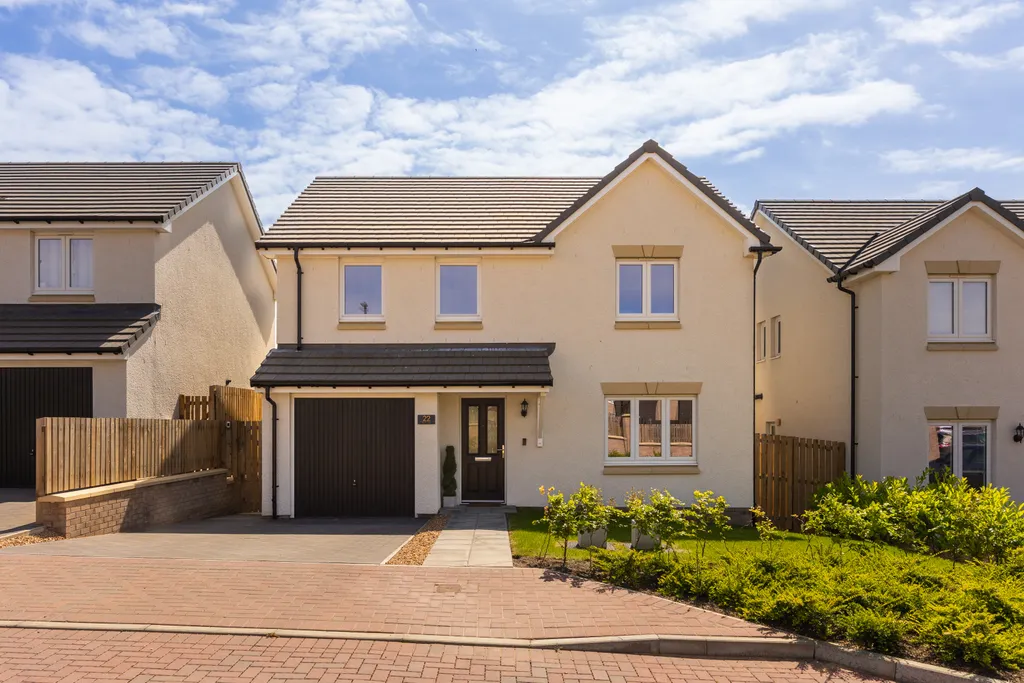 House in Edinburgh, West Craigs - View 3
