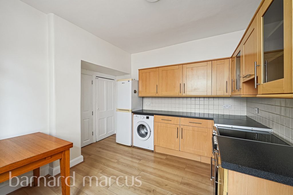 Property photo 2 of 7 Kitchen
