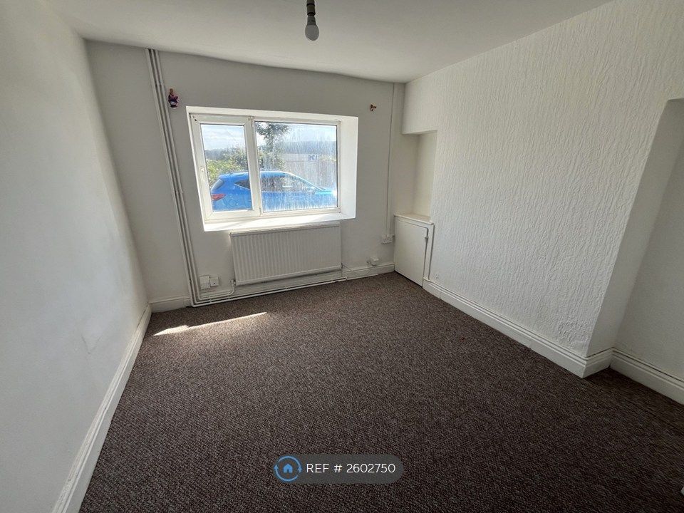 Property photo 3 of 13 Living Room