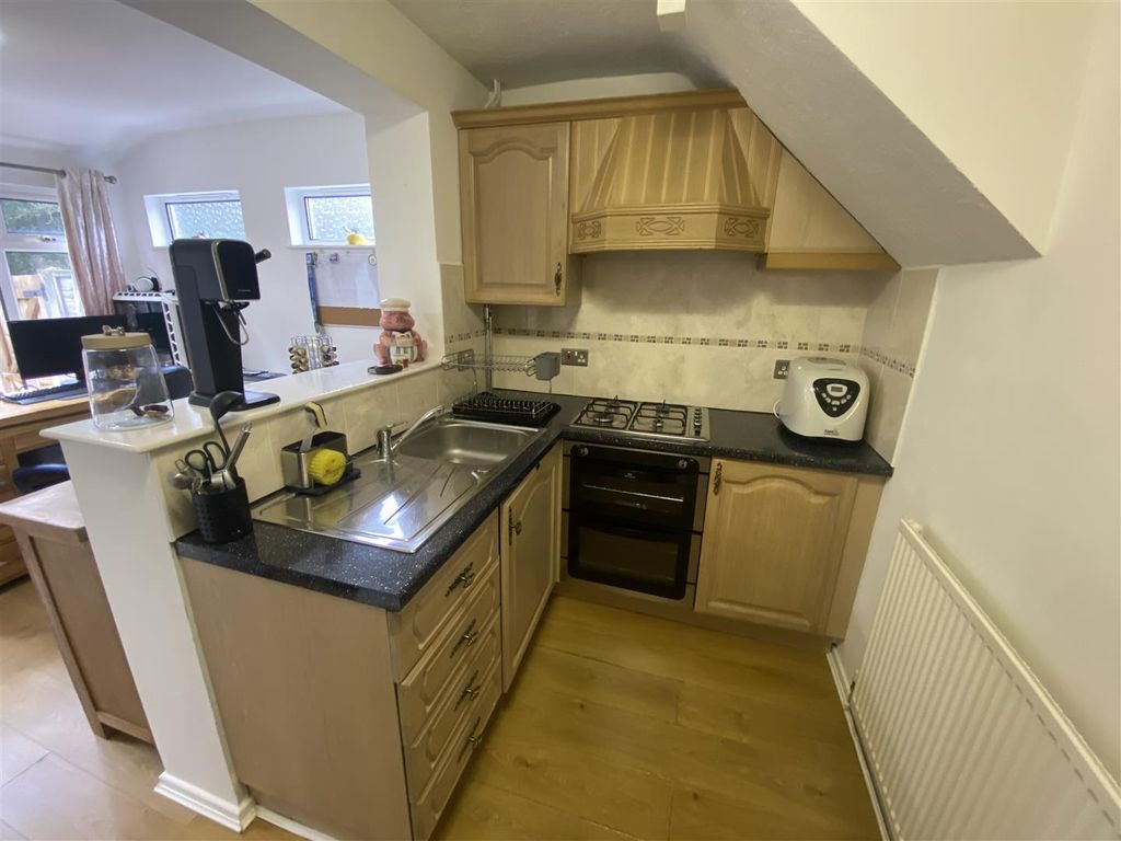 Property photo 3 of 13 Kitchen