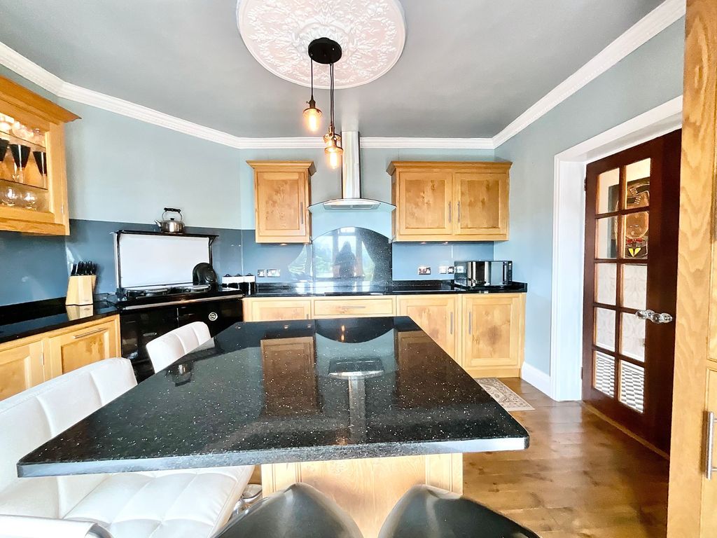Property photo 3 of 47