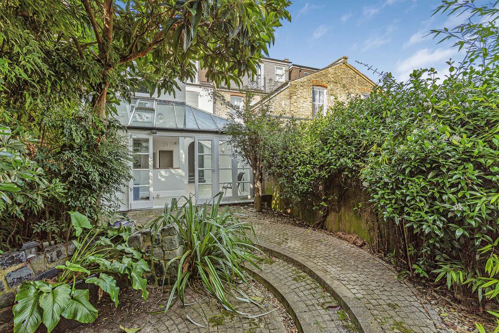 Property photo 3 of 18 Photo 9