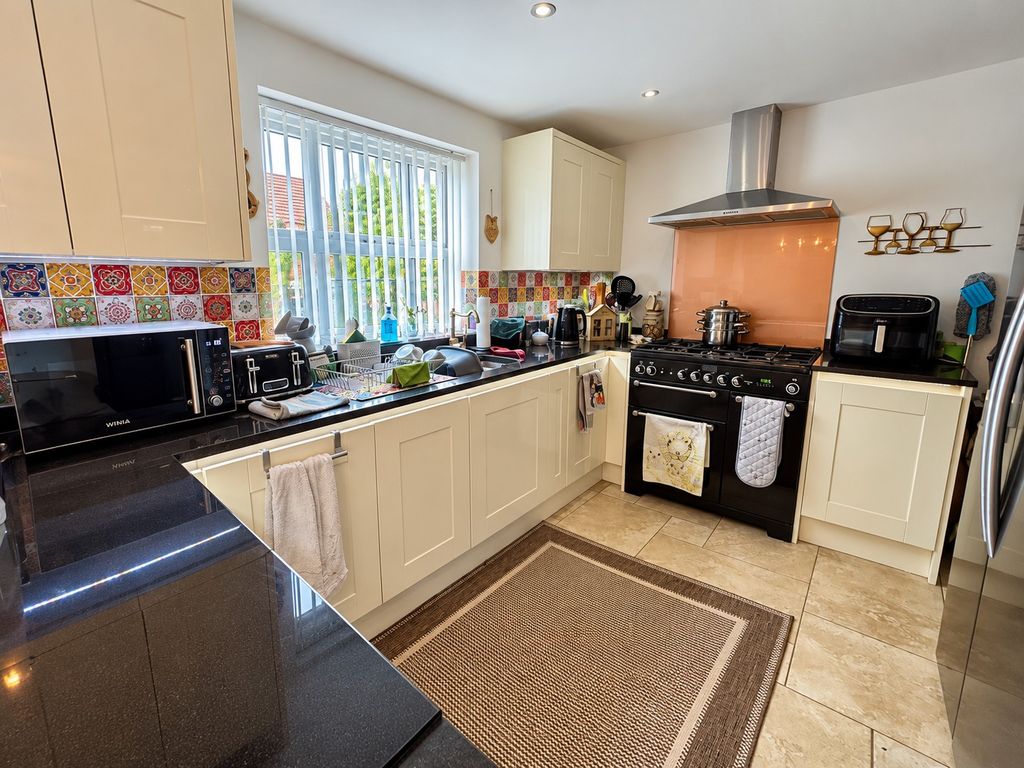 Property photo 2 of 14 Kitchen
