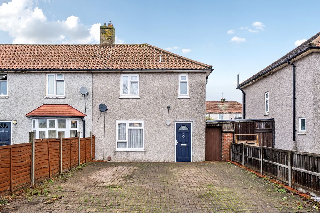 Property photo 1 of 17 External