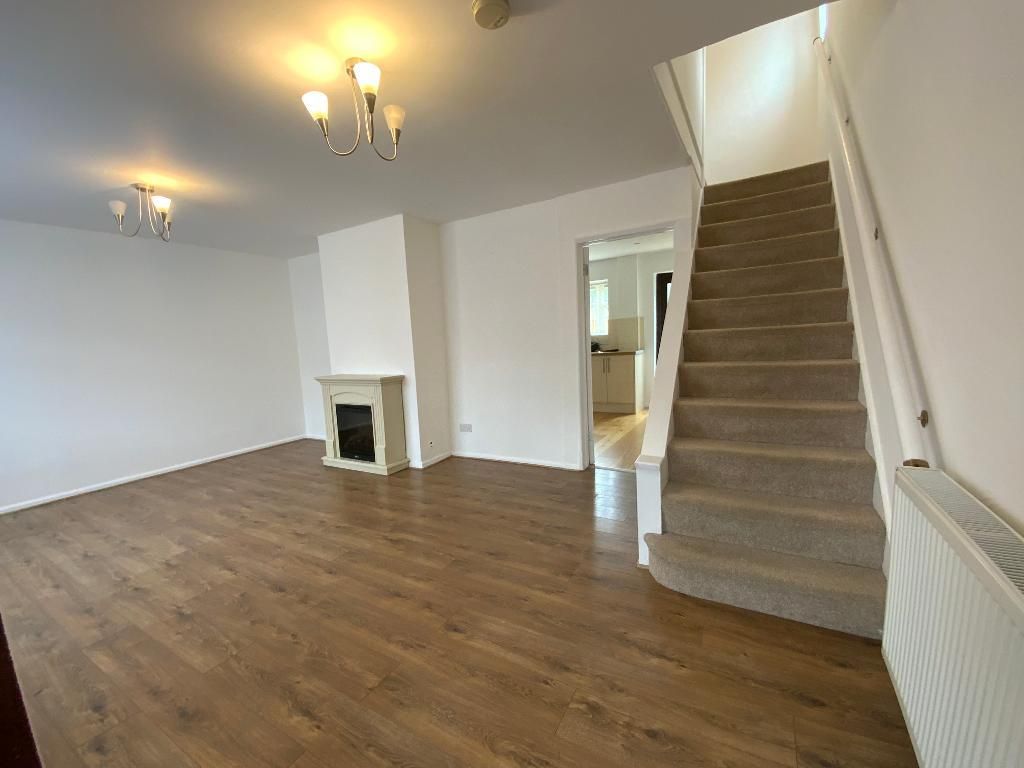 Property photo 3 of 16 Living Room 18'10 x 12'11