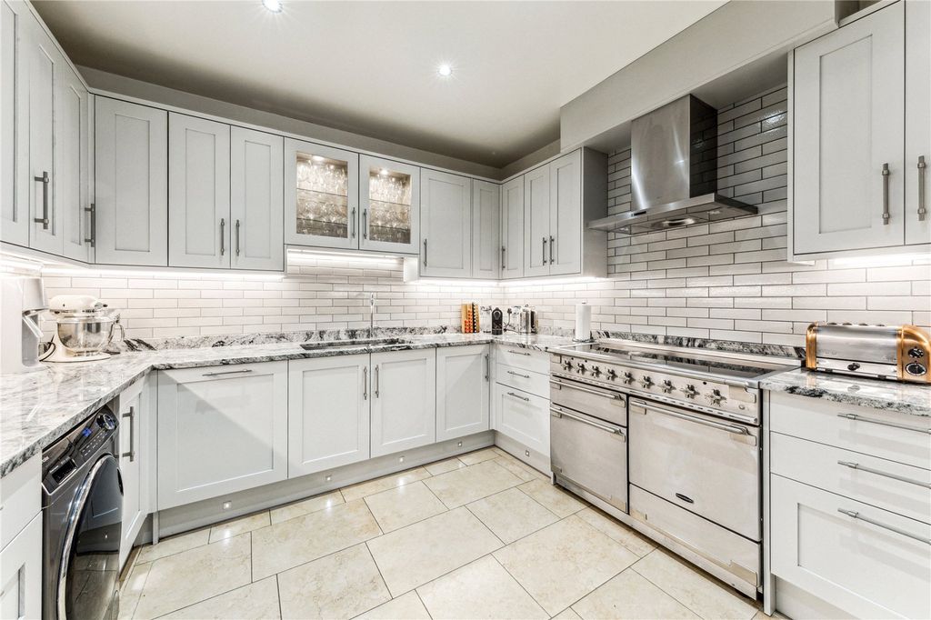 Property photo 2 of 16 Picture No. 22