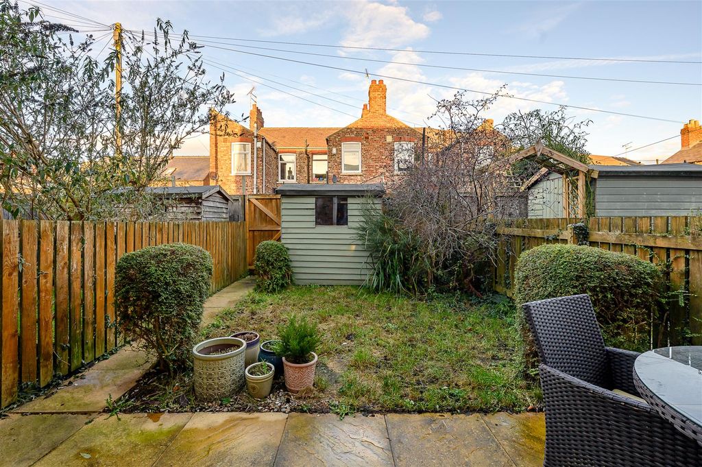 Property photo 3 of 18 External