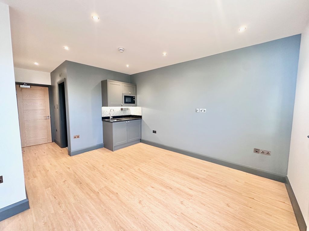 Property photo 2 of 8 Room 6