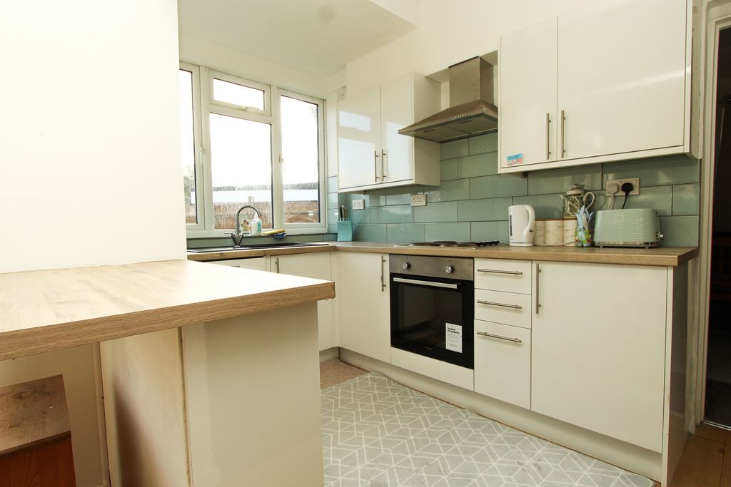 Property photo 2 of 12 Kitchen