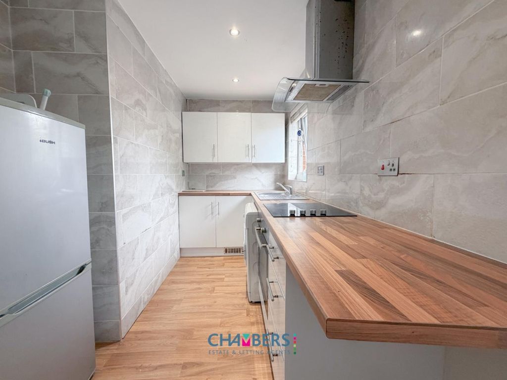 Property photo 3 of 10 Kitchen