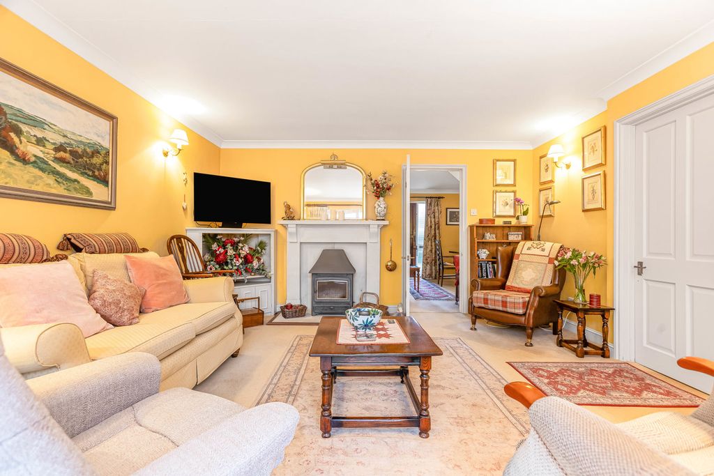 Property photo 2 of 19 Sitting Room