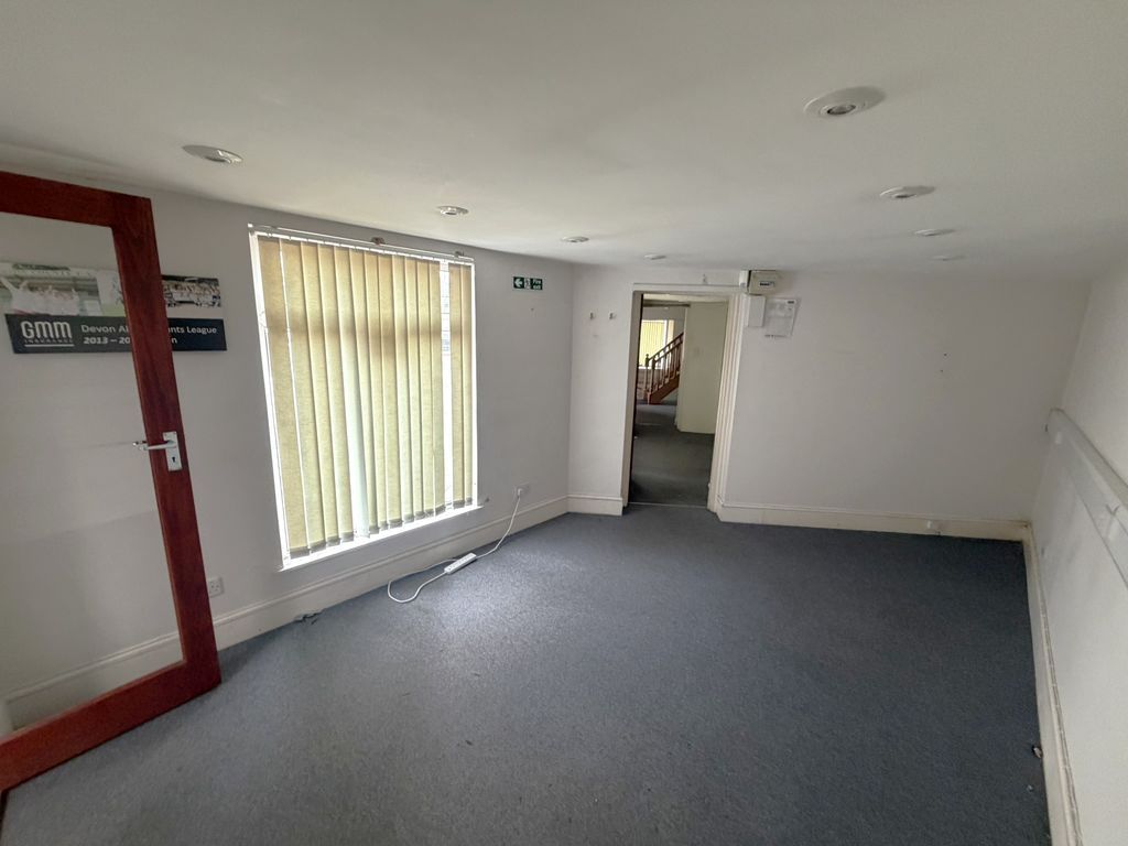 Property photo 3 of 10 Photo 3