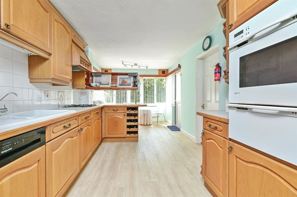 Property photo 2 of 16 Picture No. 11