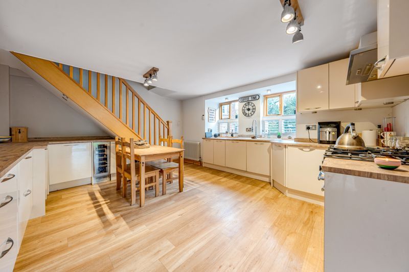 Property photo 3 of 33 Photo 16