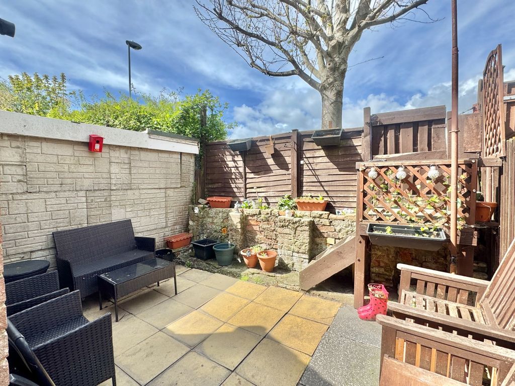 Property photo 2 of 11 Private Garden