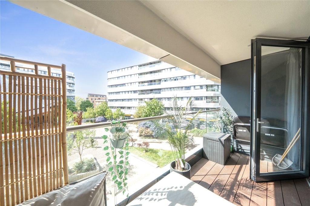 Property photo 3 of 17 Balcony