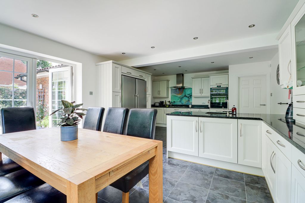 Property photo 3 of 33 Kitchen/Dining Room