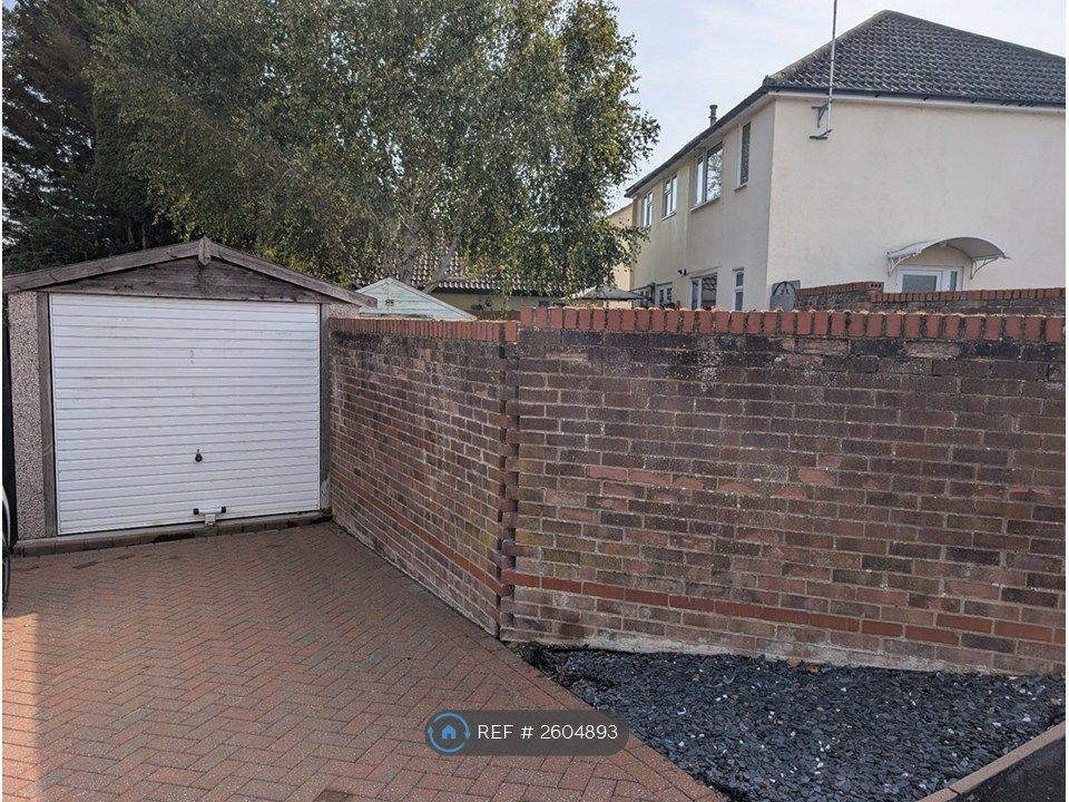 Property photo 3 of 12 Garage And Drive