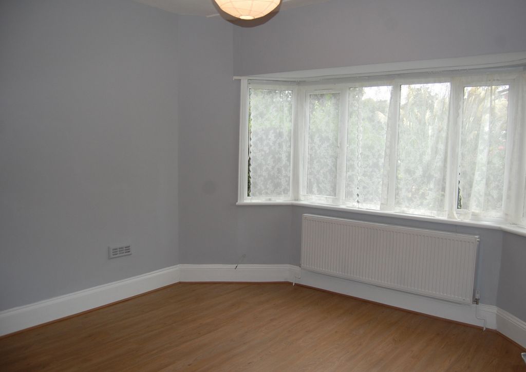 Property photo 3 of 9 Photo 6