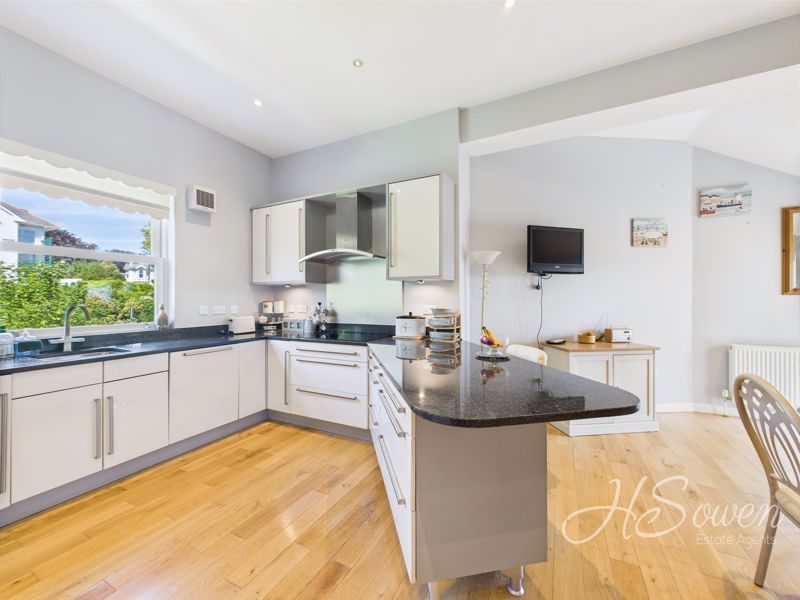 Property photo 3 of 15 Photo 11