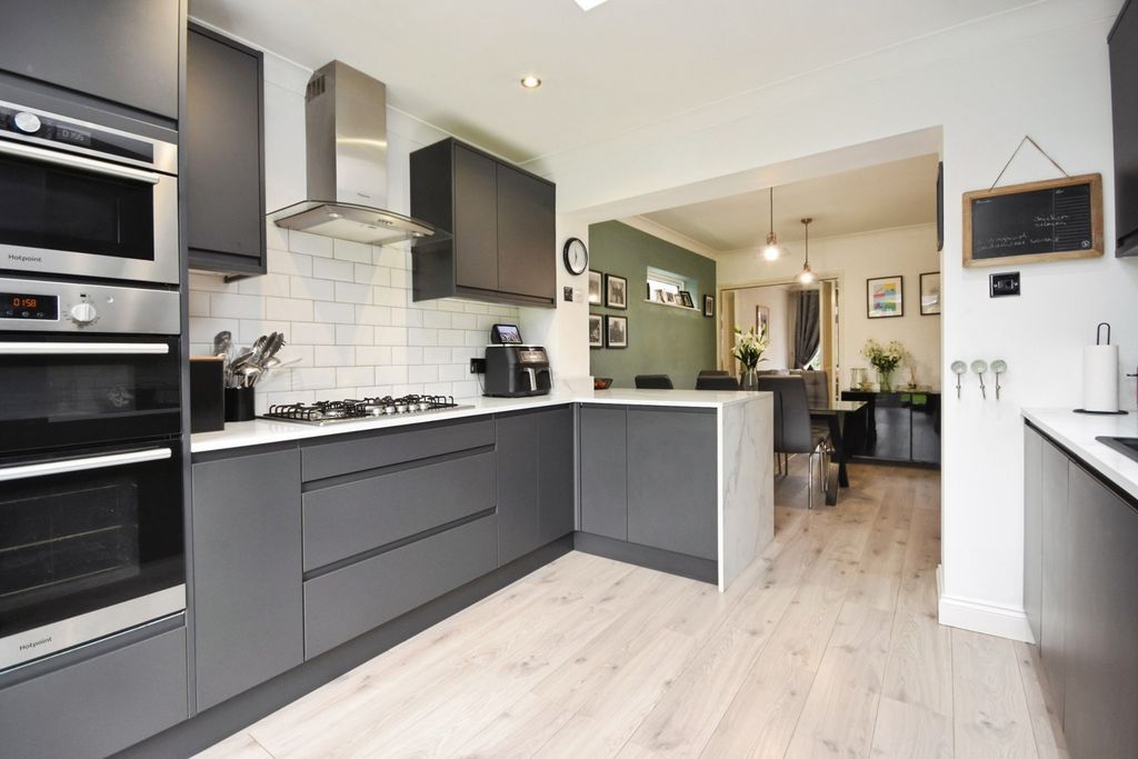 Property photo 2 of 17 Kitchen