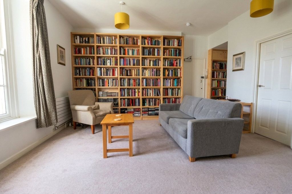 Property photo 3 of 7 Picture No. 08