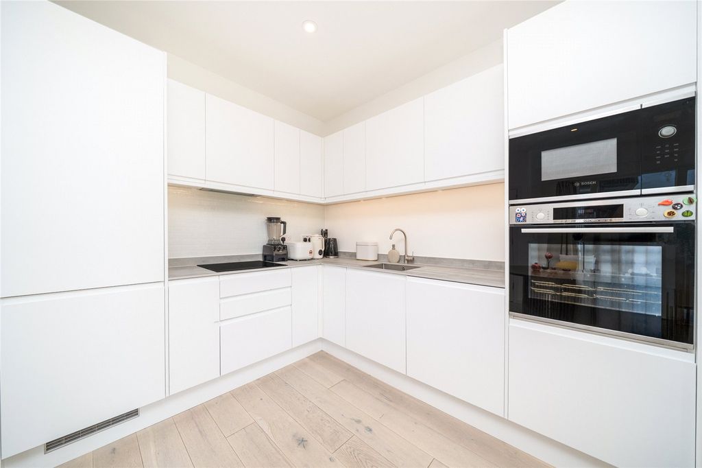 Property photo 3 of 11 Kitchen