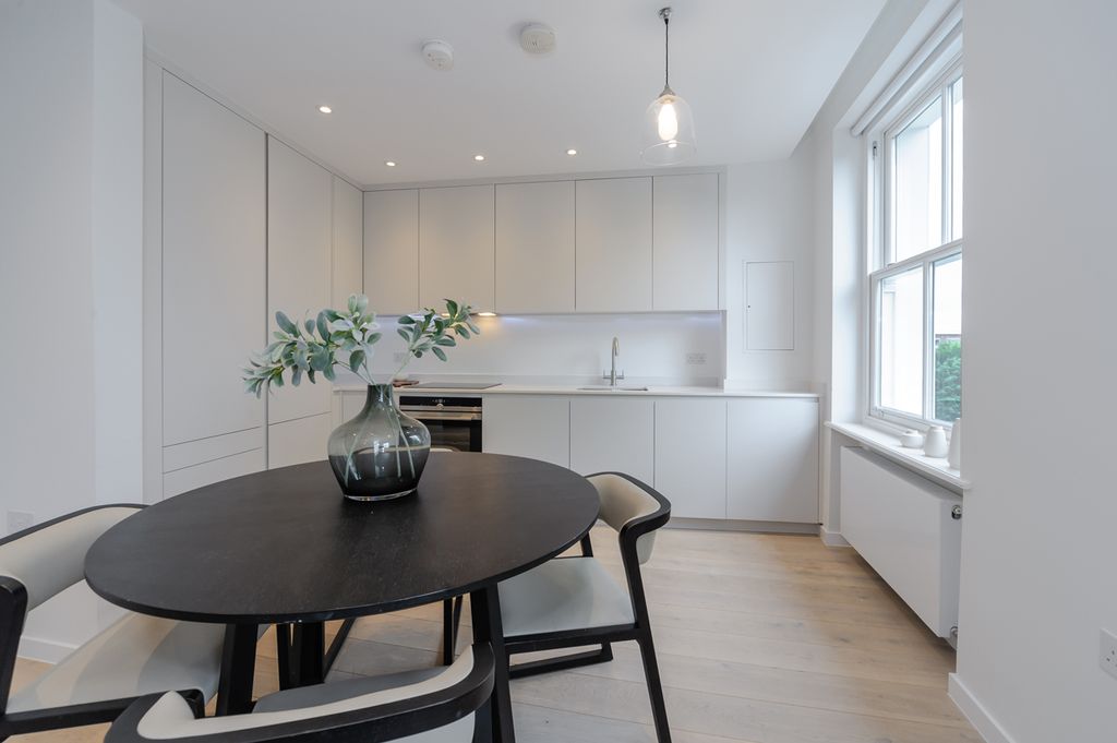 Property photo 3 of 14 Photo 8