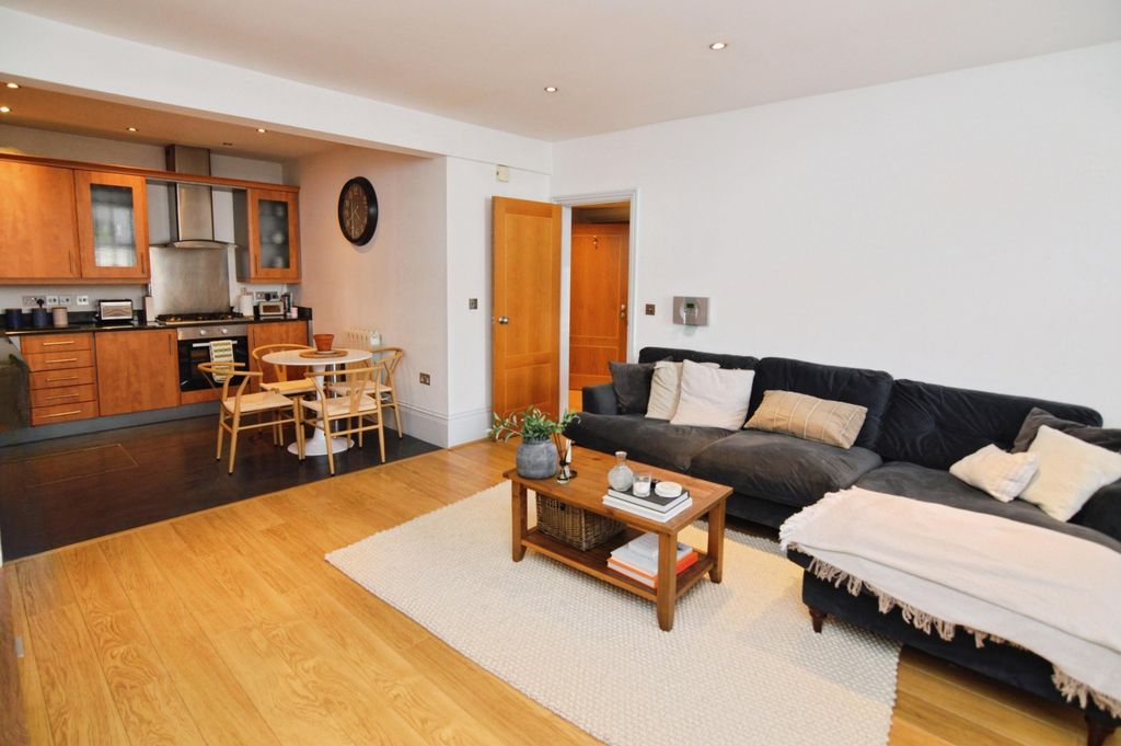 Property photo 2 of 6
