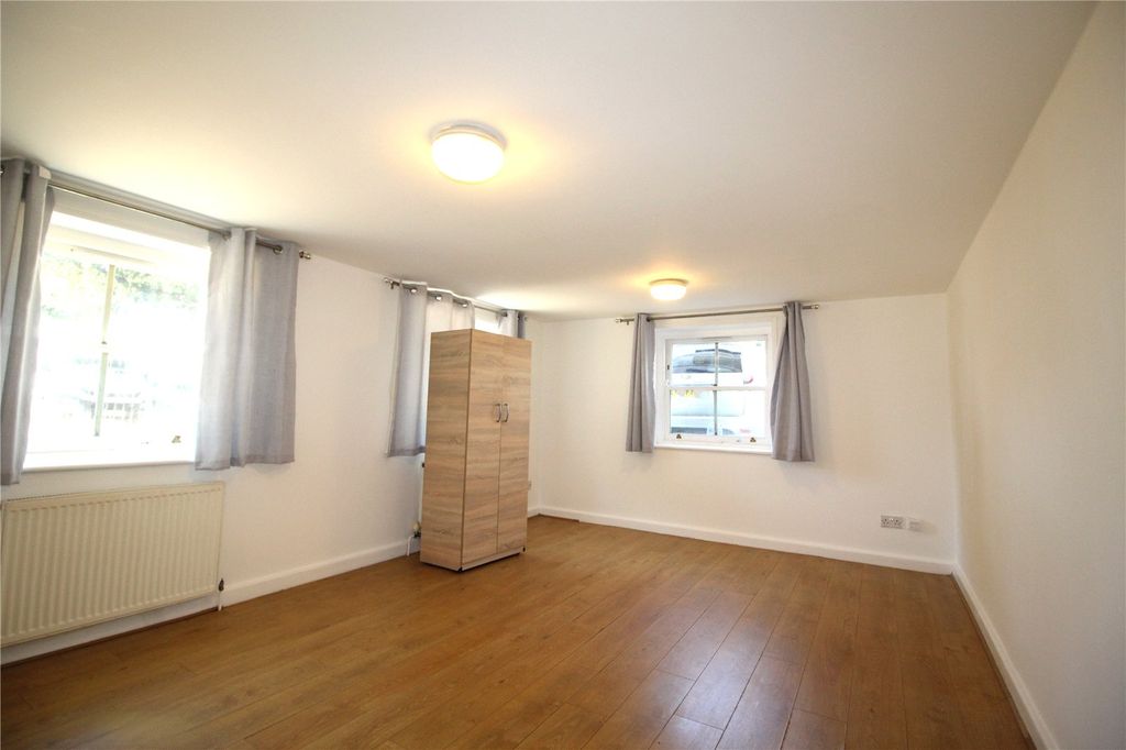 Property photo 2 of 10 Picture No. 06