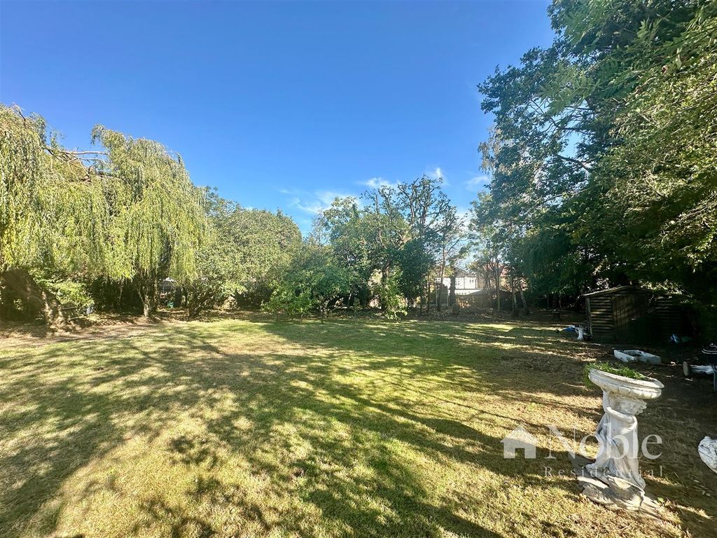 Property photo 3 of 25 Garden