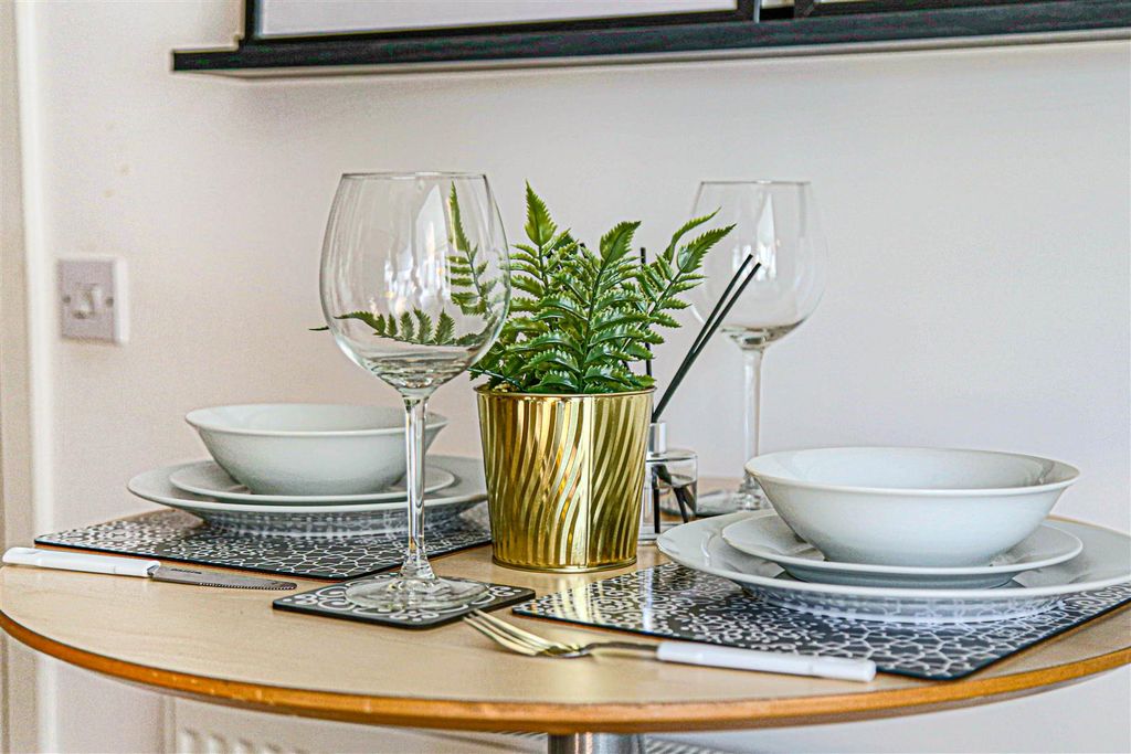 Property photo 3 of 27 Breakfast Bar Focus Shot.Jpg