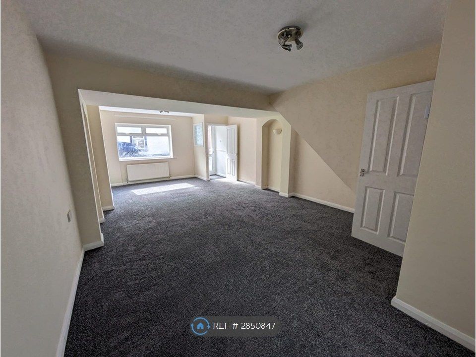 Property photo 1 of 11 Living Room / Diner